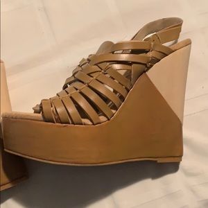 High wedges still have box